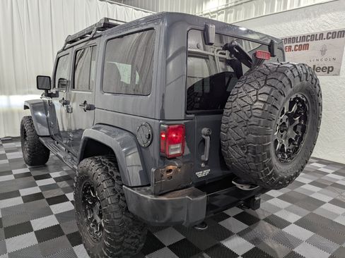 Used 2018 Jeep Wrangler Unlimited Sahara AWD/4WD image 11