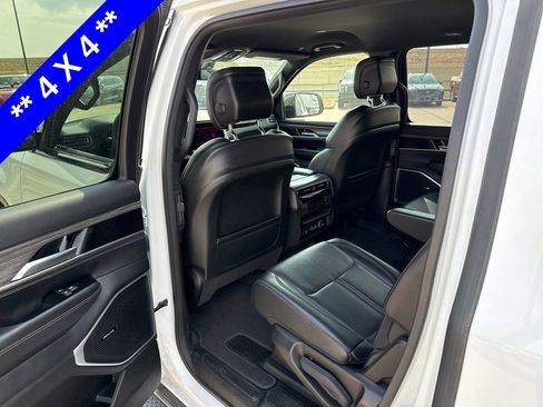 Used 2024 Jeep Wagoneer Series II image 7