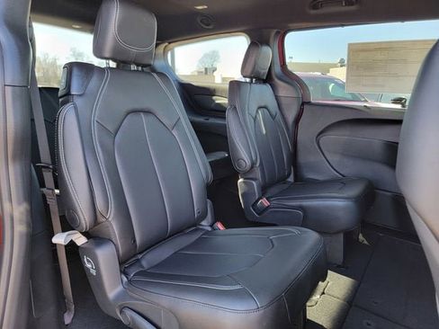 New 2026 Chrysler Pacifica Select image 23