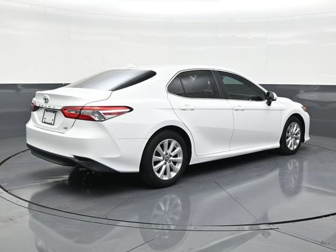 Used 2019 Toyota Camry LE image 5