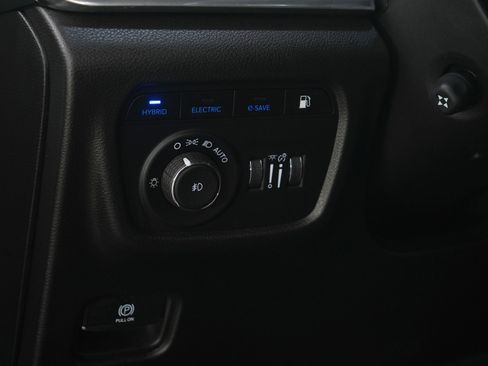 Used 2023 Jeep Grand Cherokee Overland w/ Advanced Protech Group III image 24