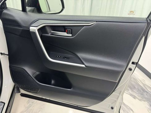 Used 2019 Toyota RAV4 XSE AWD/4WD image 11