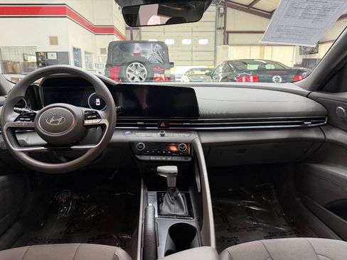Used 2024 Hyundai Elantra SEL FWD image 20
