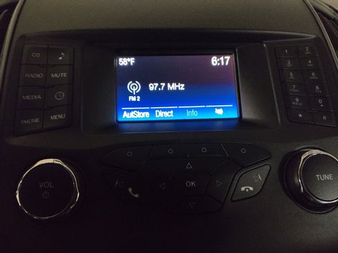 Used 2018 Ford Edge SE image 25