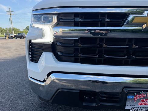 Used 2025 Chevrolet Silverado 1500 LT AWD/4WD image 5