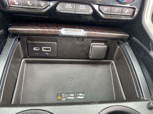 Used 2022 GMC Yukon Denali w/ Denali Premium Package image 24