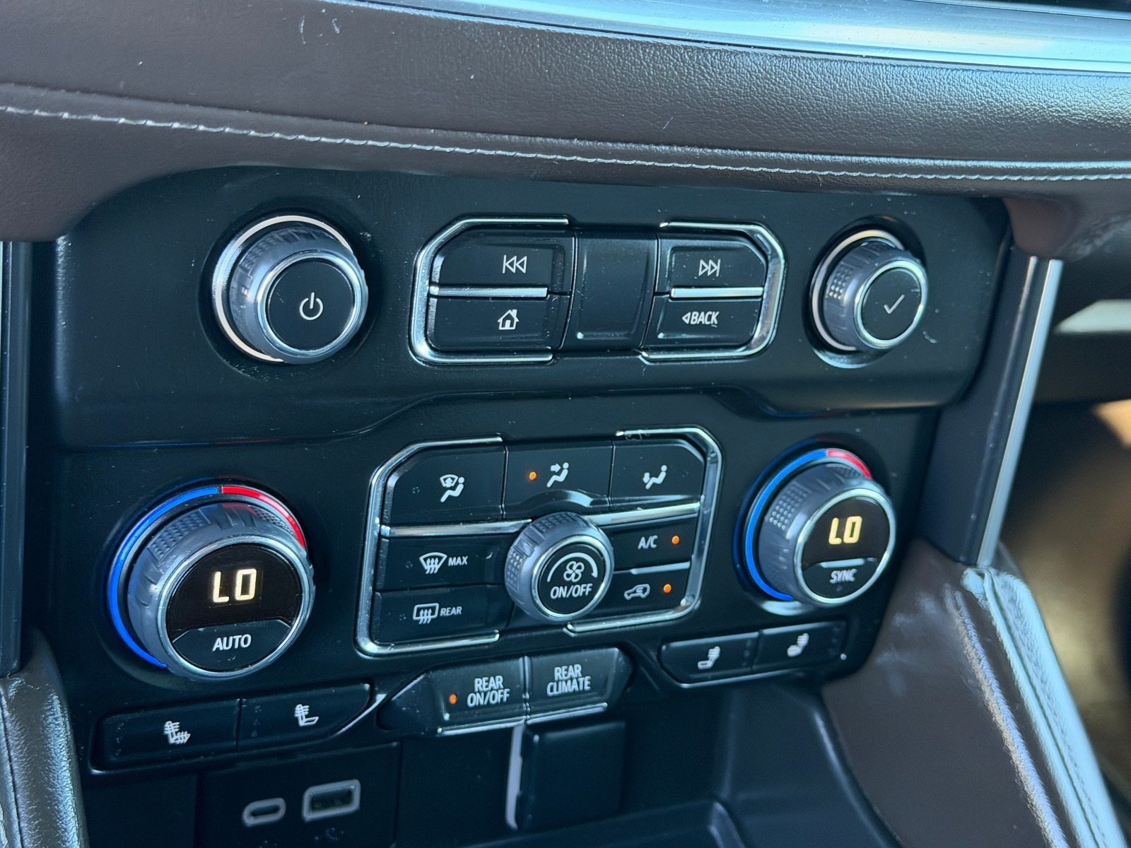 Used 2024 Chevrolet Tahoe LT AWD/4WD image 29