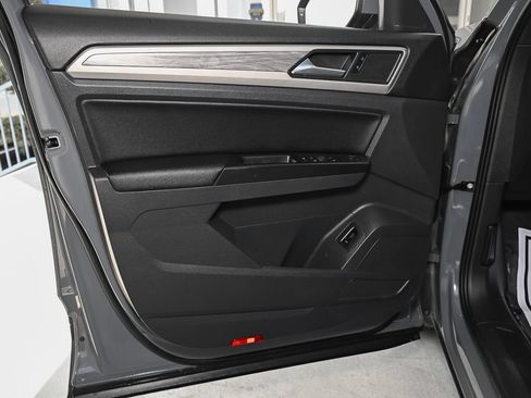 Used 2020 Volkswagen Atlas Cross Sport SE FWD image 22