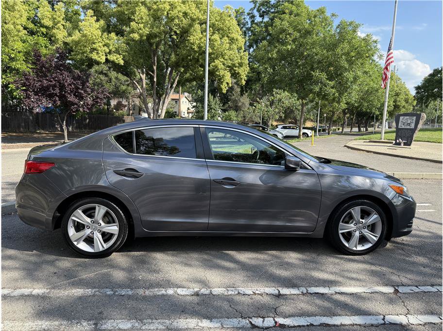 Used 2015 Acura ILX w/ Technology Package FWD image 4