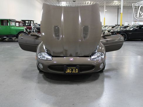 Used 2001 Jaguar XK8 Convertible image 38
