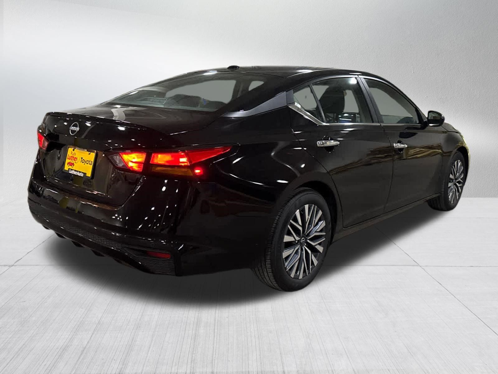 Used 2025 Nissan Altima 2.5 SV FWD image 6