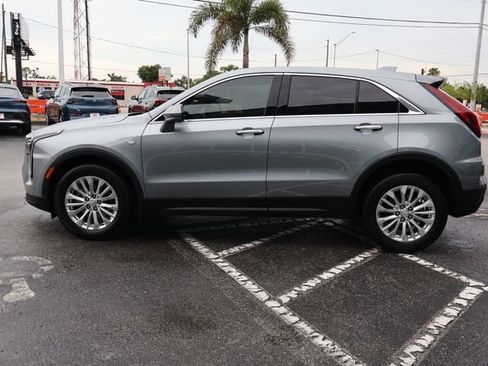 Used 2024 Cadillac XT4 Luxury w/ Cold Weather Package FWD image 4