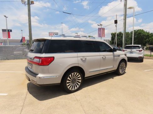 Used 2021 Lincoln Navigator Reserve w/ Luxury Package RWD image 9