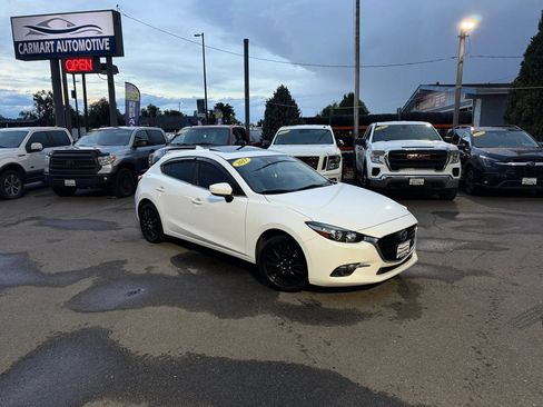 Used 2017 MAZDA MAZDA3 Grand Touring FWD image 2