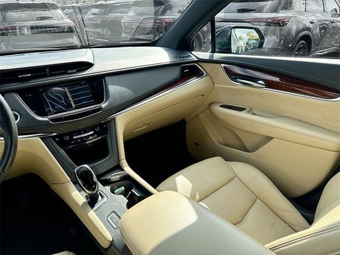 Used 2018 Cadillac XT5 Luxury image 26