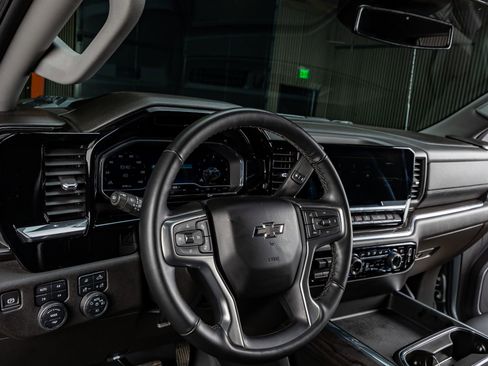 Used 2025 Chevrolet Silverado 2500 LTZ w/ LTZ Plus Package image 15