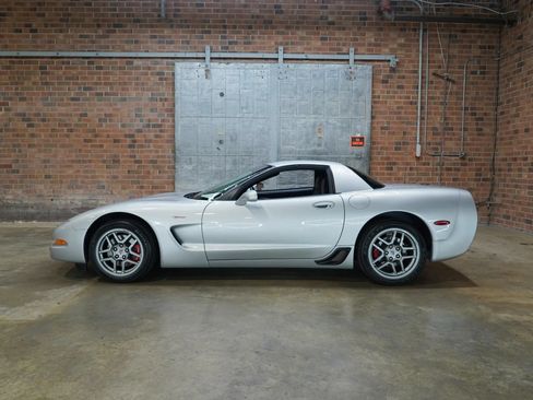 Used 2002 Chevrolet Corvette Z06 w/ Memory Pkg RWD image 1