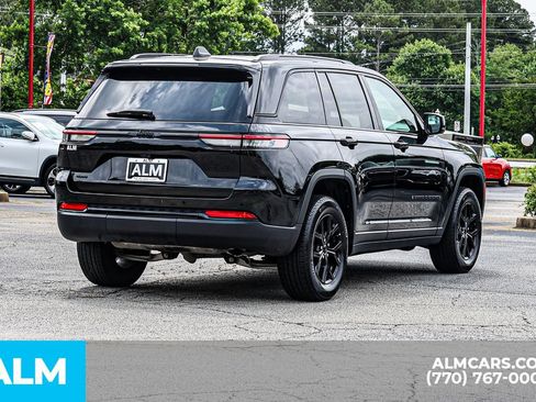 Used 2025 Jeep Grand Cherokee Altitude AWD/4WD image 6