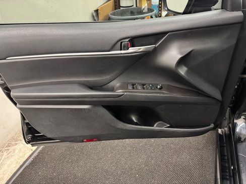 Used 2022 Toyota Camry SE image 14