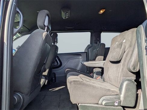 Used 2017 Dodge Grand Caravan SE image 13