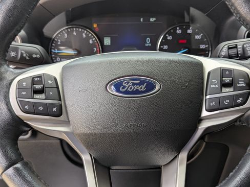 Used 2022 Ford Explorer XLT w/ Equipment Group 202A image 31