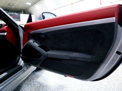 Used 2023 Porsche 718 Boxster Spyder RWD image 37