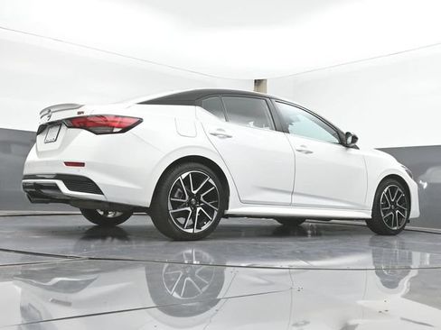 Used 2025 Nissan Sentra SR FWD image 43