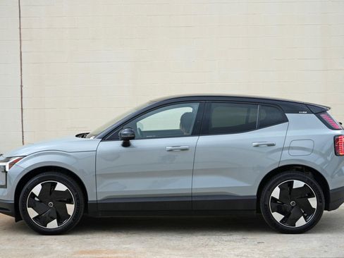 Used 2025 Volvo EX30 Plus AWD/4WD image 43
