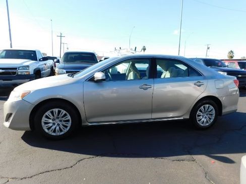 Used 2013 Toyota Camry L image 4
