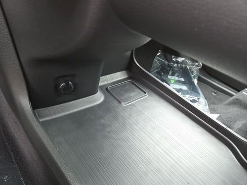 Used 2026 Toyota Sienna LE image 21