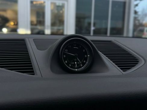 Used 2024 Porsche Macan Base image 38