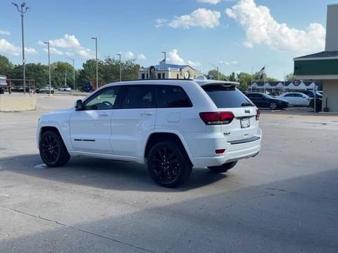Used 2018 Jeep Grand Cherokee Altitude AWD/4WD image 6