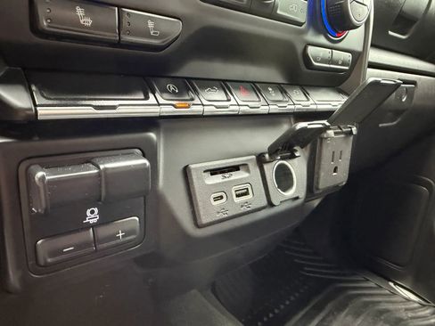 Used 2020 Chevrolet Silverado 1500 LTZ image 24