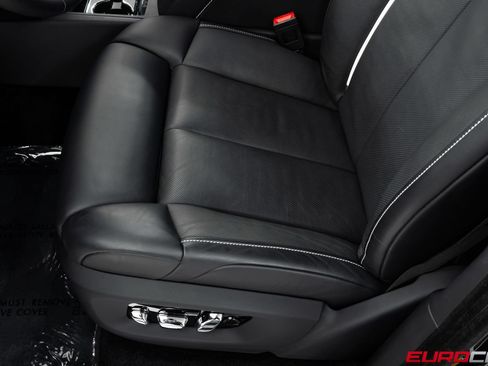 Used 2022 Rolls-Royce Phantom Sedan RWD image 49