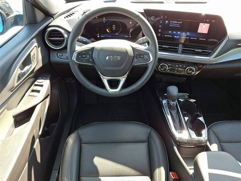 Used 2025 Chevrolet Trax ACTIV w/ Driver Confidence Package image 12