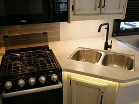 Used 2022 Ford E-450 and Econoline 450 Super Duty w/ Motorhome Prep Package image 33