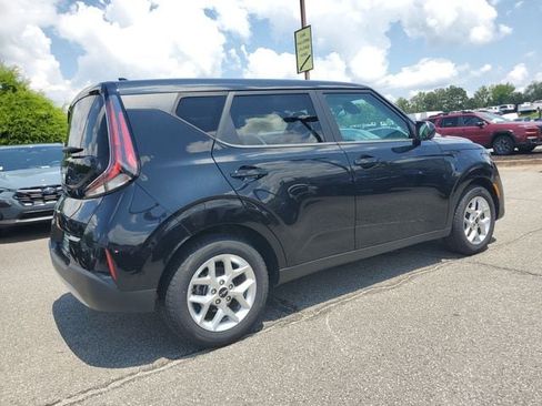 Used 2023 Kia Soul LX w/ LX Technology Package FWD image 6