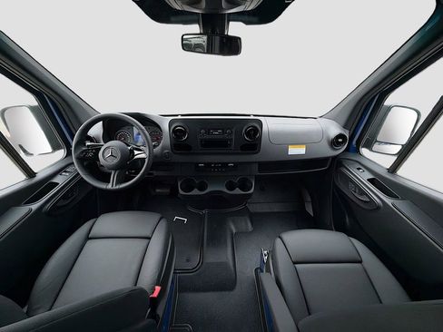 New 2026 Mercedes-Benz Sprinter 2500 image 9