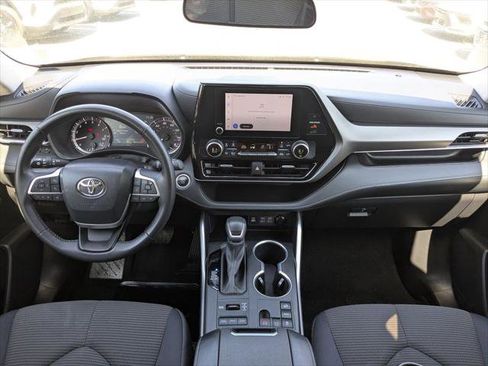 Certified 2024 Toyota Highlander LE image 14