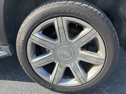 Used 2015 Cadillac Escalade Luxury AWD/4WD image 16