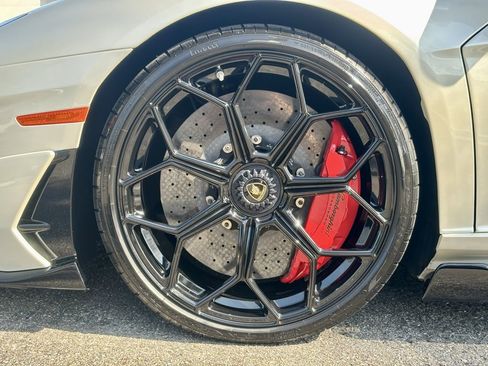 Used 2020 Lamborghini Aventador SVJ image 20