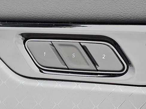 Used 2025 Jeep Wagoneer S Limited image 28