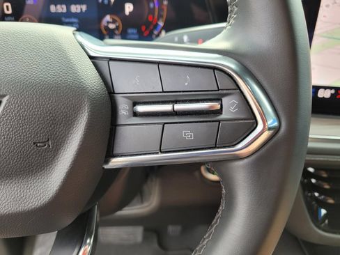 Used 2025 Chevrolet Suburban Z71 AWD/4WD image 29