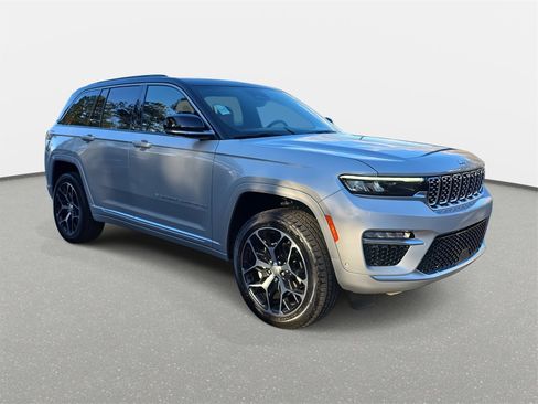 New 2025 Jeep Grand Cherokee Summit image 3