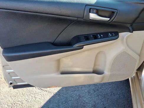 Used 2012 Toyota Camry LE image 23