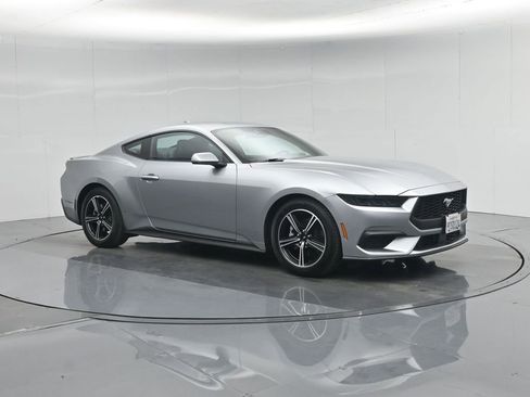 Used 2025 Ford Mustang Premium image 27