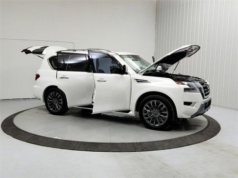 Used 2024 Nissan Armada Platinum w/ Captain's Chairs Package image 9