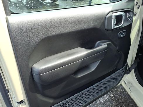 Used 2022 Jeep Gladiator Sport AWD/4WD image 6