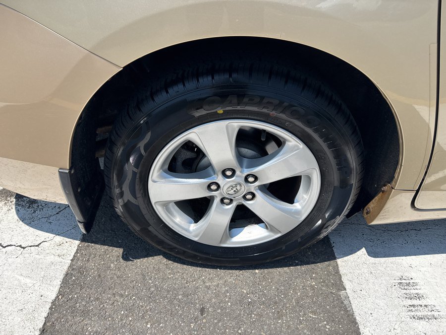 Used 2013 Toyota Sienna LE FWD image 11