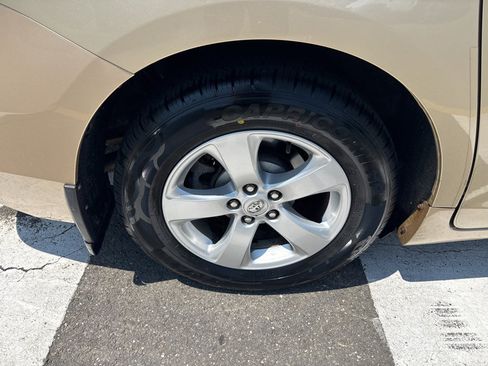 Used 2013 Toyota Sienna LE FWD image 11